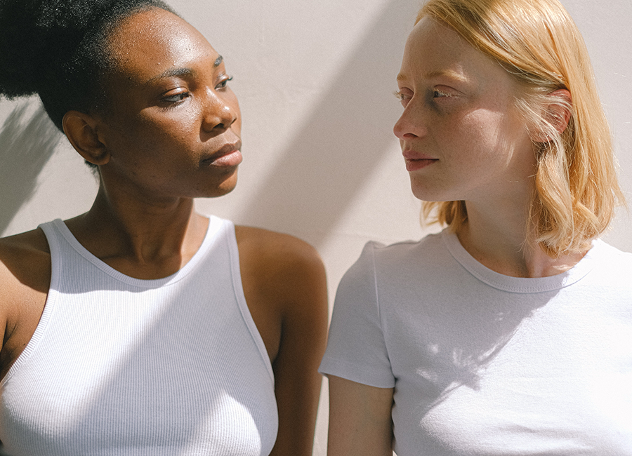 glamour models looking at each other